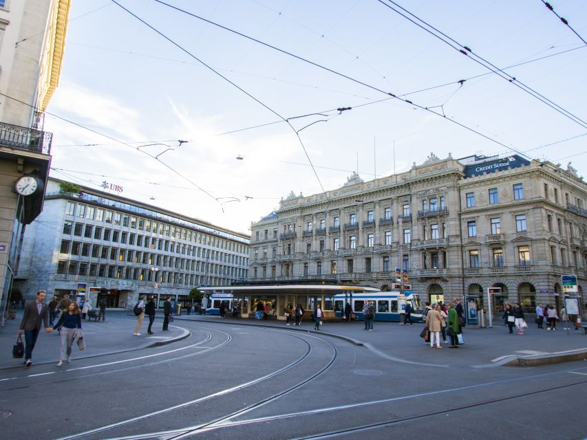 Zurich: Exclusive Swiss Banking Tour With a Local