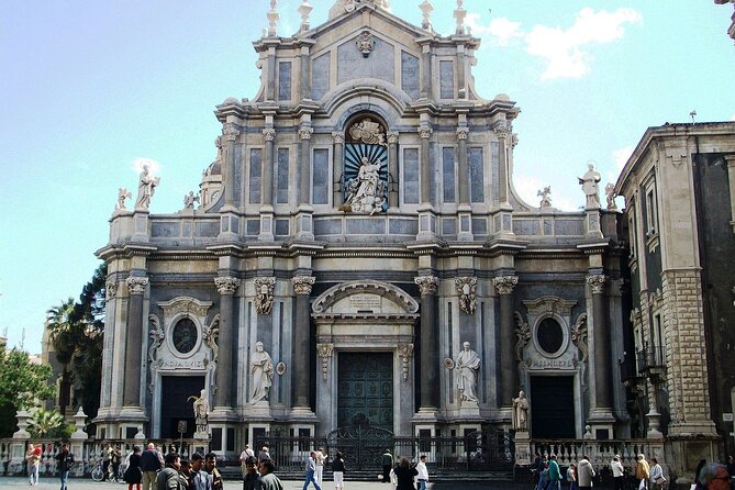 2 Hours Guided Group Tour in Catania
