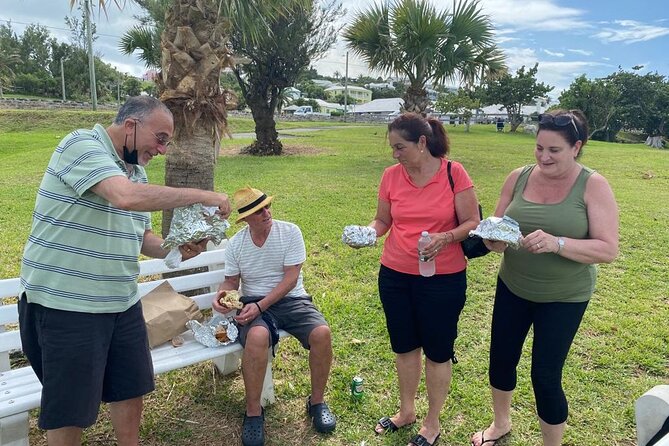 Bermudas Island Discovery Tour With the Famous Fish Sandwich Experience - Fish Sandwich Experience