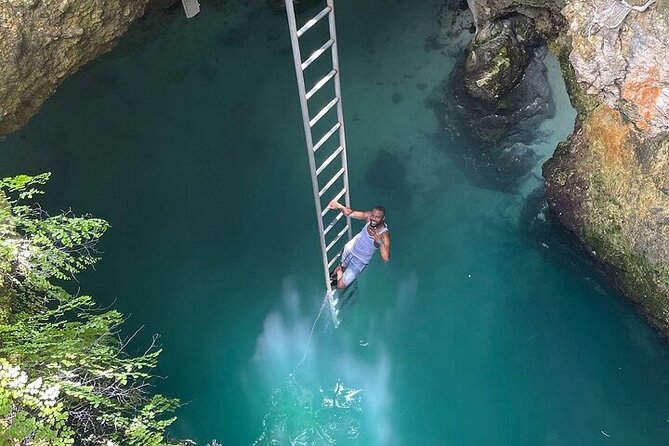 Blue Hole Mineral Spring, Rick's Cafe & 7 Miles Beach Guided Tour - Tour Itinerary