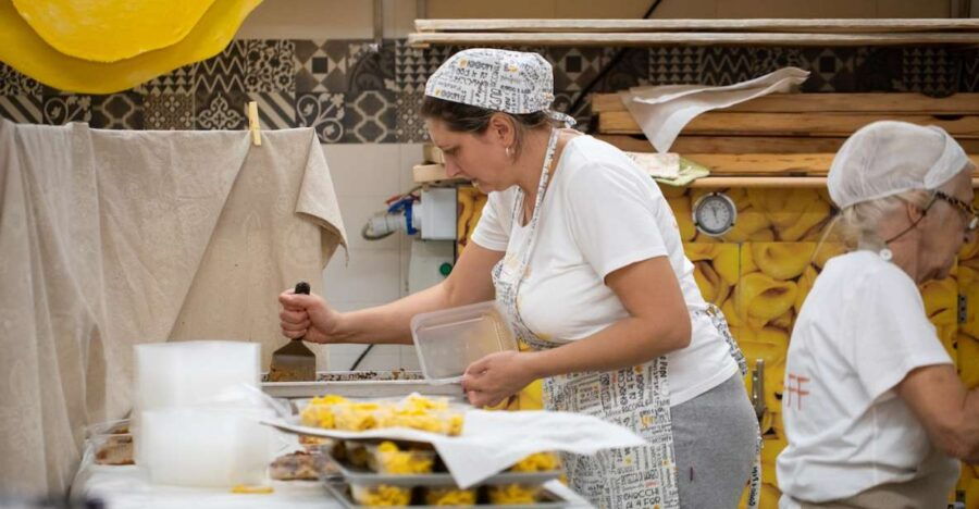 Bologna: Private Cooking Class With 2-Courses and Drinks