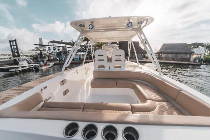 Boraina, 34 FT Luxury Boat Rental in Cartagena - Boat Features and Amenities