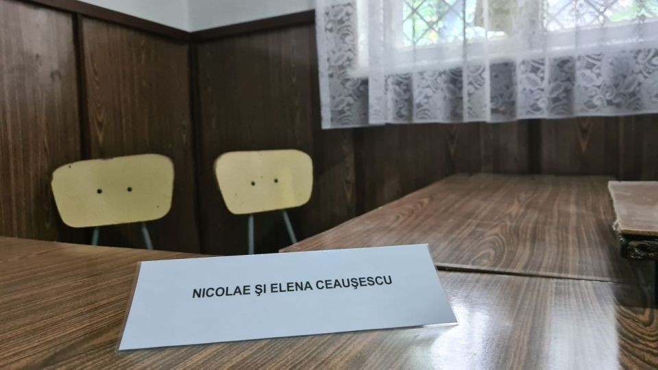 Bucharest: Private Last Days of Ceausescu Tour in a Dacia - Experience Highlights and Itinerary