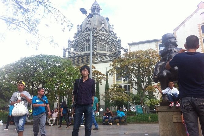 Combo Tour: City Tour Plus Fernando Botero Plaza and Traditional Lunch - Highlights of the Combo Tour
