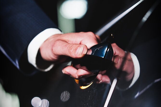 Cracow to Airport Transfer by Luxurious VIP Limo - Luxurious VIP Limo Experience