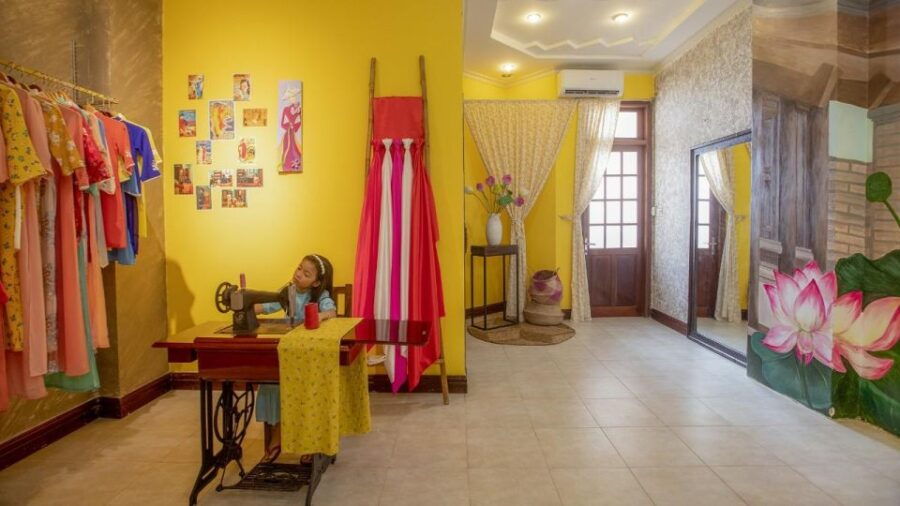 Da Nang: Experience Vietnamese Elegance W Ao Dai in Showroom