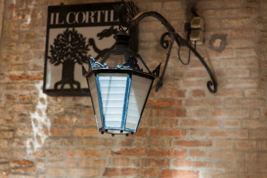 Four-course Food & Wine Pairing Elegant Dinner in Venice - Restaurant Features