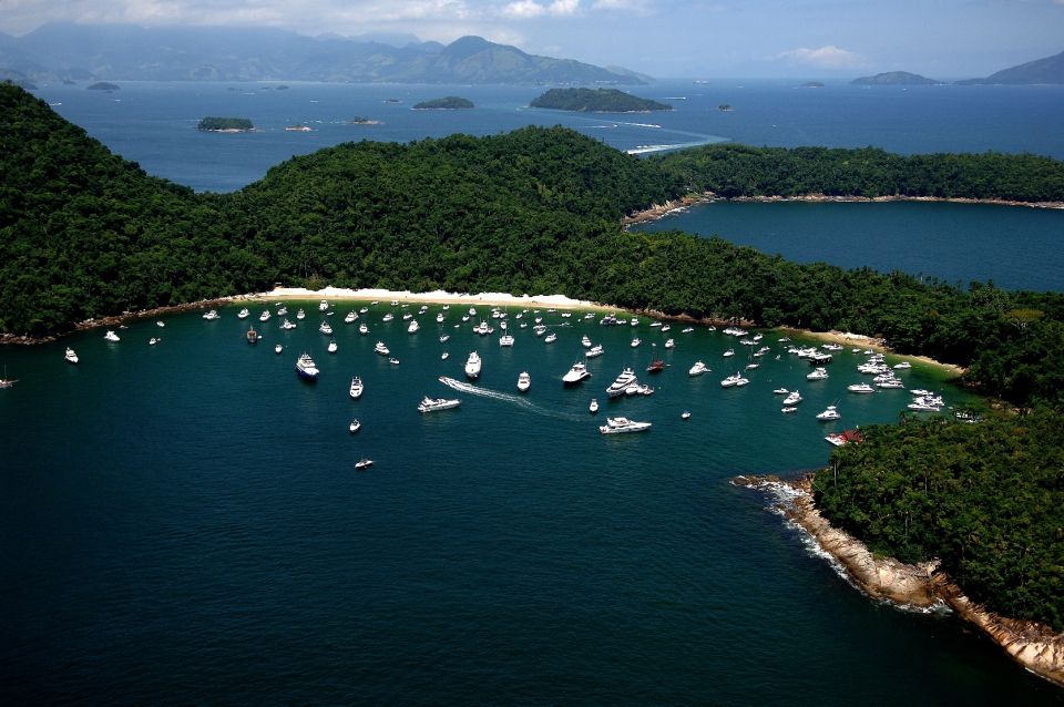 From Angra Dos Reis: Botinas & Dentista Beach Speedboat Tour - Detailed Itinerary