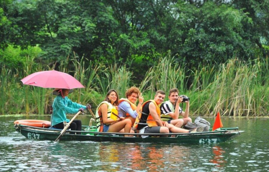 Group Tour Ninh Binh: Pagoda Bai Dinh – Trang An – Hang Mua