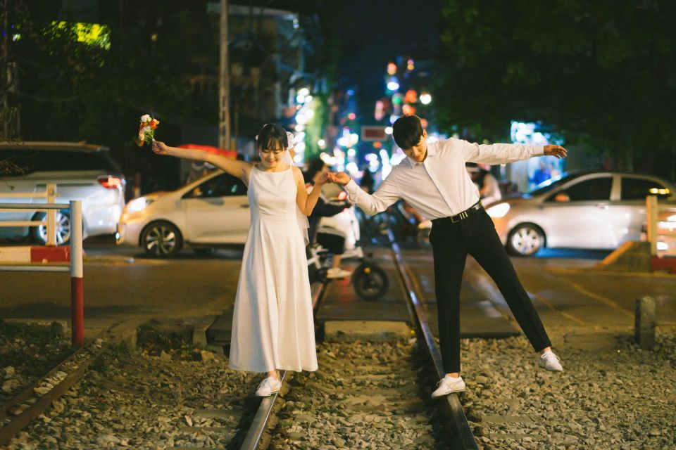 Hanoi's Night Photoshoot With A Local Photographer - Booking Details