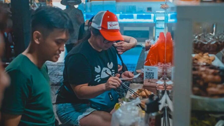 Ho Chi Minh City: Street Foodie Night Cycling Tour - Good To Know