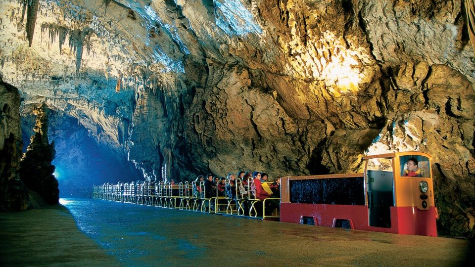 Ljubljana: Postojna Cave and Predjama Castle - Location Information