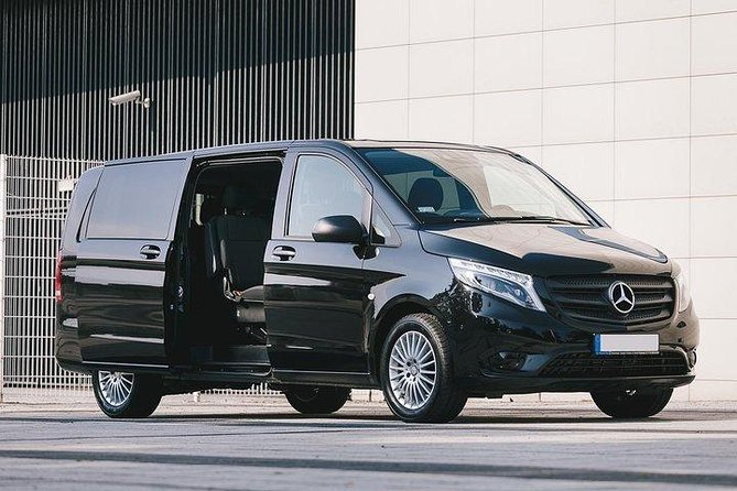 LUXURY Arrival Airport Transfer From Wroclaw Airport to Wroclaw Center - Service Overview