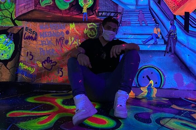 Medellin City Experience: From a Dark Past to a Bright Future. PrivateExperience - Medellins Troubled History