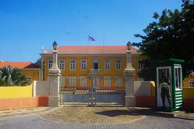 Praia: Guided Historic Walking Tour & Lunch With Locals - Exploring Local Markets