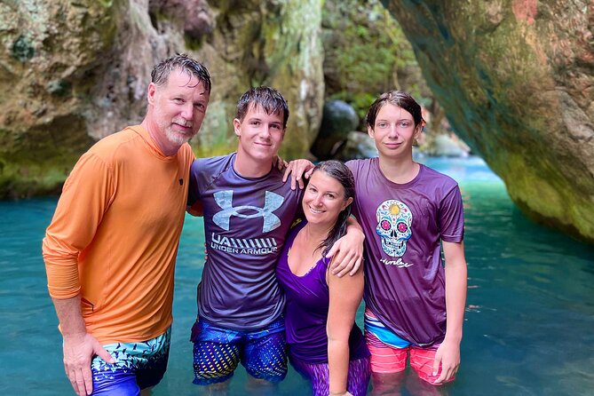 Private Tour La Leona Waterfall All-Inclusive, Transportation