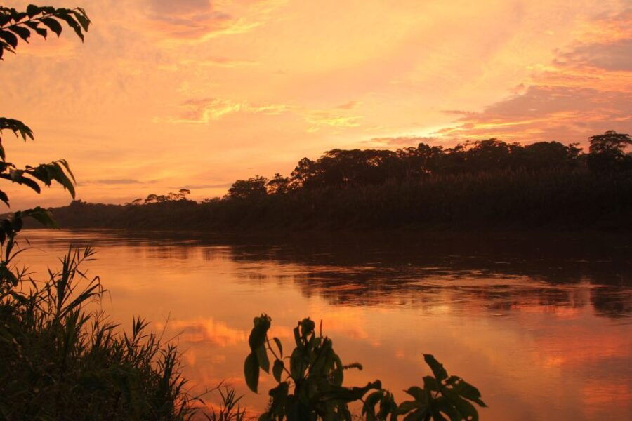 Puerto Maldonado: Sunset Boat Ride in the National Reserve