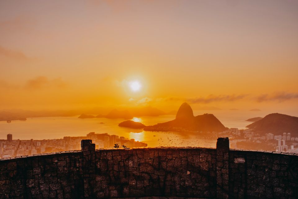 Rio De Janeiro: Dona Marta at Sunrise and Christ Redeemer - Highlights of the Tour
