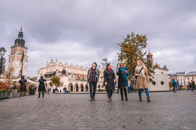Rynek Underground Museum and the Main Market Square With a Guide in Small Groups - Tour Overview
