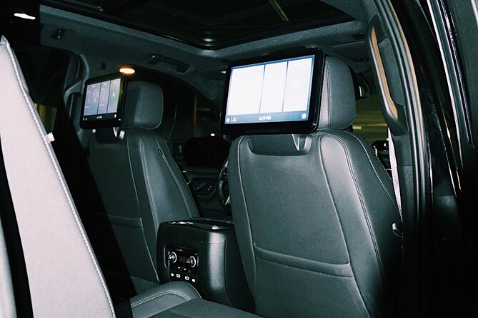 Seattle Departure Chauffeur Driven Airport Transfer by Executive SUV - Features of Executive SUV Transportation