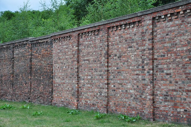 Warsaw Daily Jewish Ghetto Guided Tour With Jewish Cemetery
