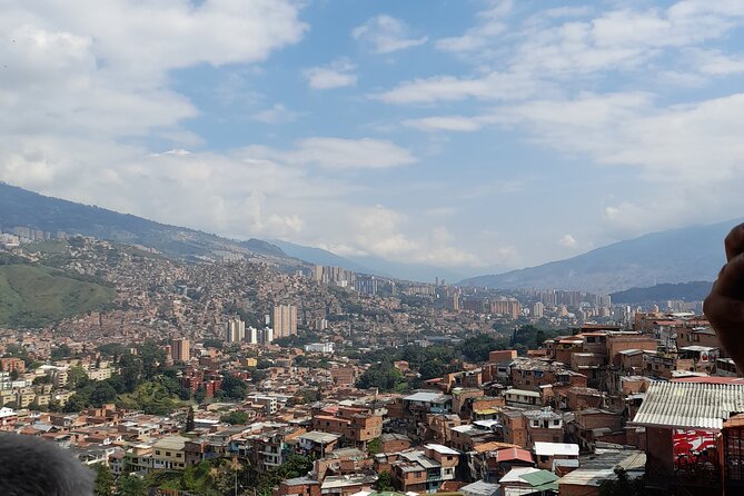 Comuna 13 and Metrocable Private Tour - Tour Overview
