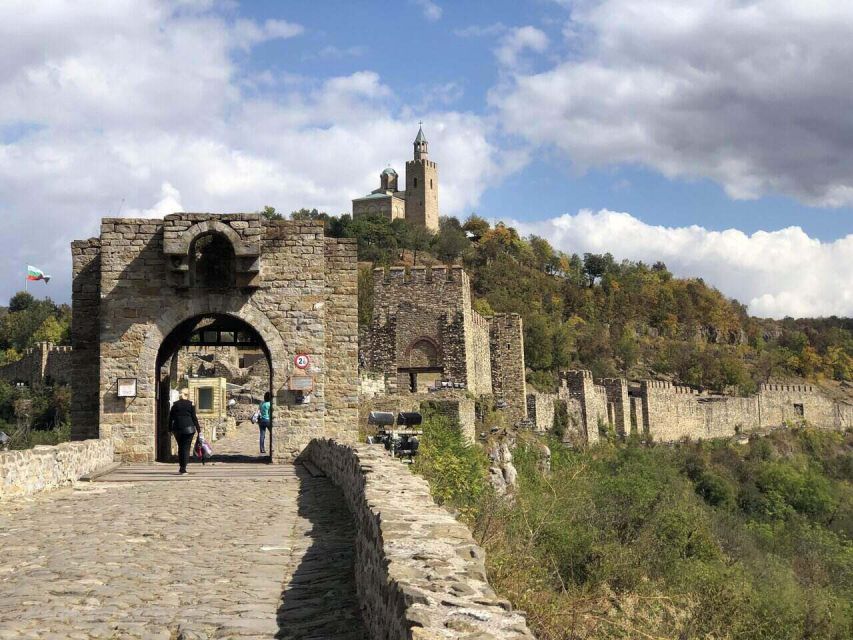 Day Trip to Bulgaria and Veliko Tarnovo From Bucharest - Experience Highlights