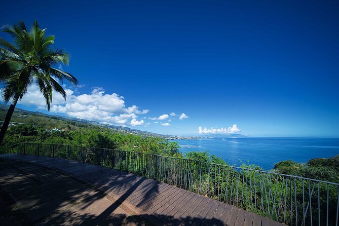 Discovering the Emblematic Sites of Tahiti - Taking in the Vibrant Local Markets