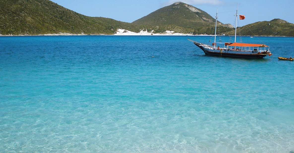 From Búzios: Arraial Do Cabo Guided Boat Tour and Lunch