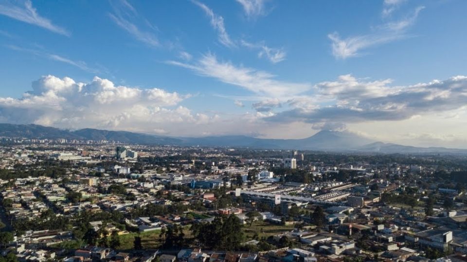 Guatemala: City Highlights Walking Tour - Language Options and Group Size