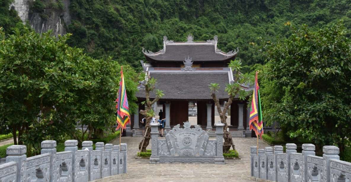 Hoa Lu -Tam Coc Rowing Boat, Buffet Lunch, Limousine Van - Activity Experience