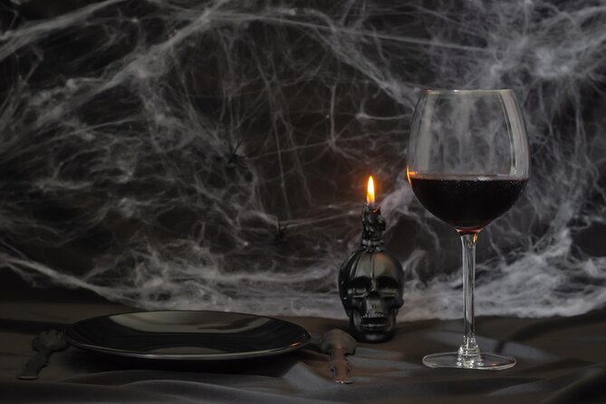 Interactive Ghost Tour With a Horror Light Candle Dinner - Good To Know