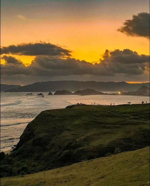 Lombok Day Trip: Sade Village, Beach, Merese Hill Sunset