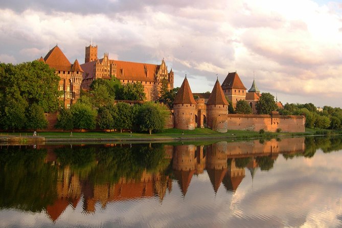 Malbork Castle Tour: 6-Hour Private Tour to The Largest Castle in The World - Castle History and Significance