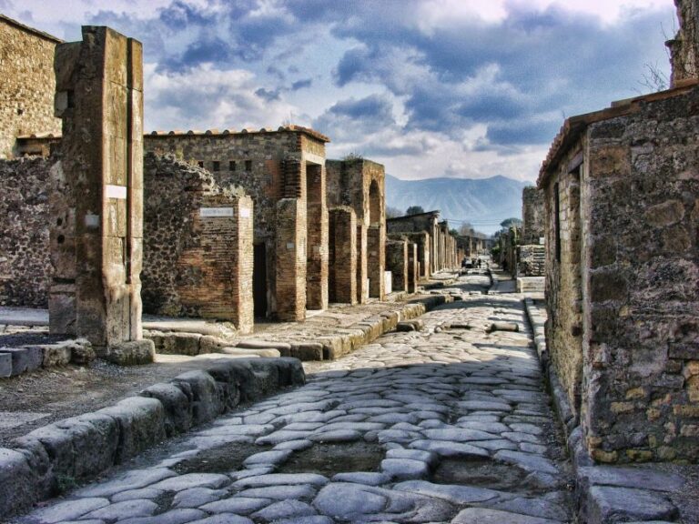 Naples: Half-Day Pompeii Tour