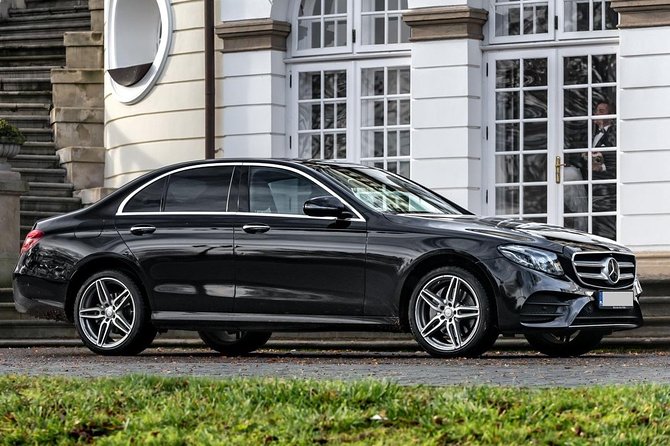 Private Airport Transfer: From Gdansk Airport to Gdynia (1-3 PAX)