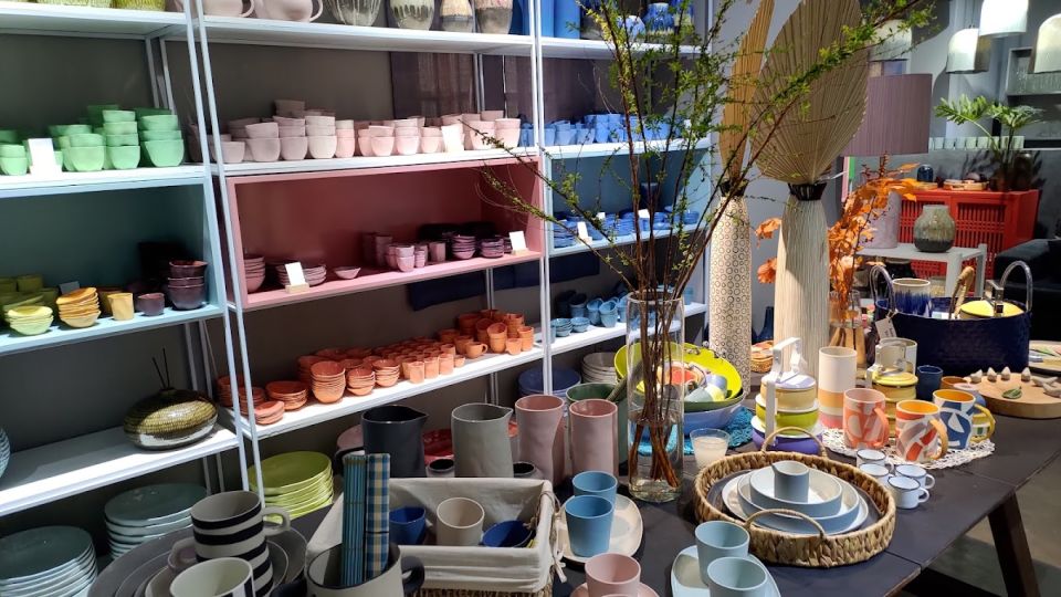 Taodien Walking & Shopping Tour Including Japanese-Speaking Guide - Tour Overview