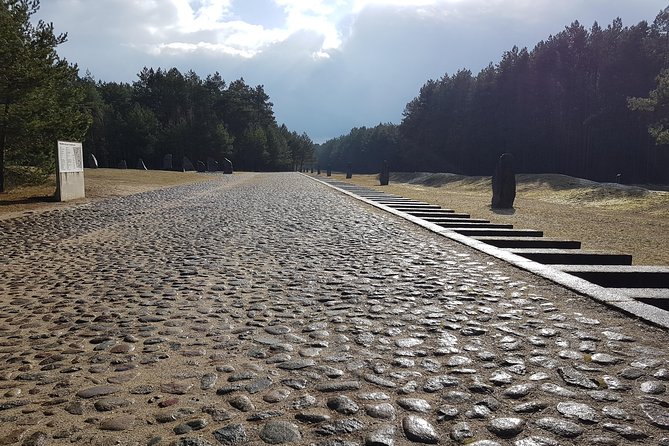 Wolfs Lair & Treblinka Tour in 1 Day From Warsaw - Itinerary Overview