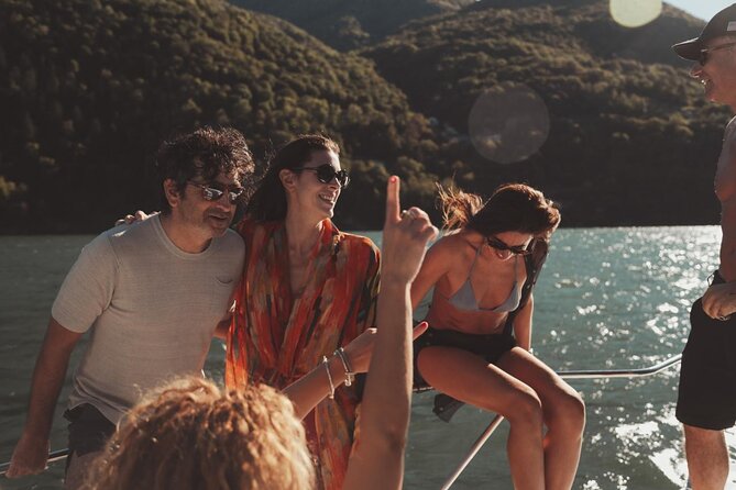 2H Private Boat Tour With Captain on Lake Como 6pax