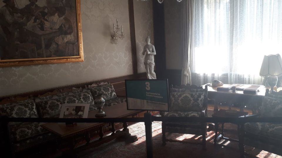 Bucharest: Guided Ceausescu Villa Tour - Booking Details