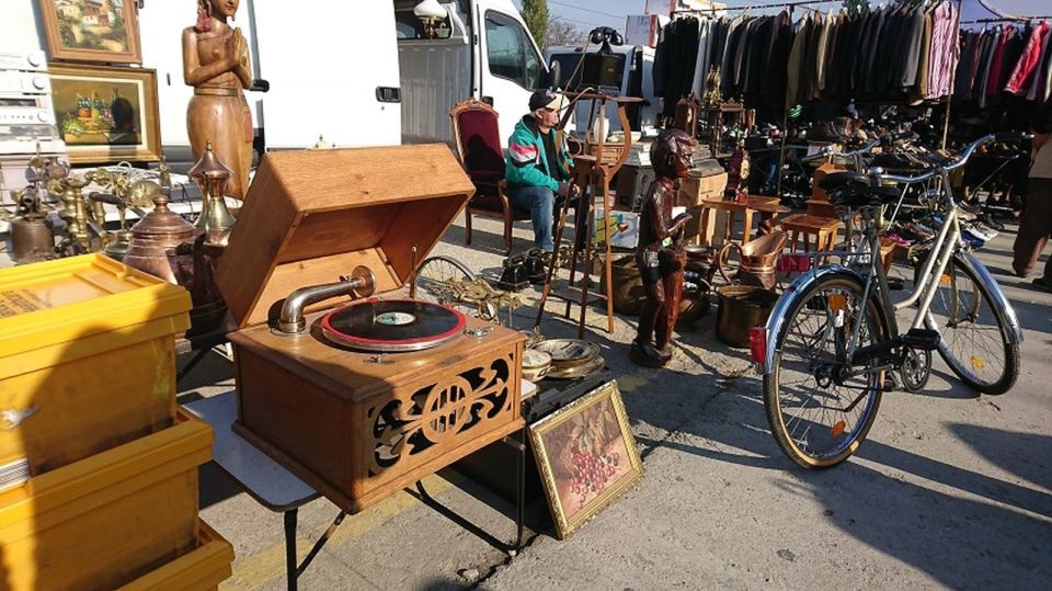 Bucharest: Private Flea Market Tour by Vintage Car - Service Excellence