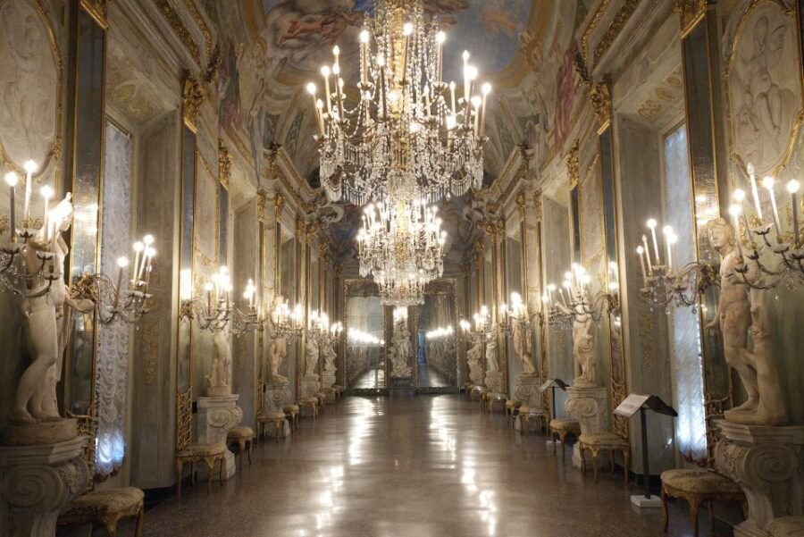 Genoa: Palazzi Dei Roll and Palazzo Reale Guided Tour