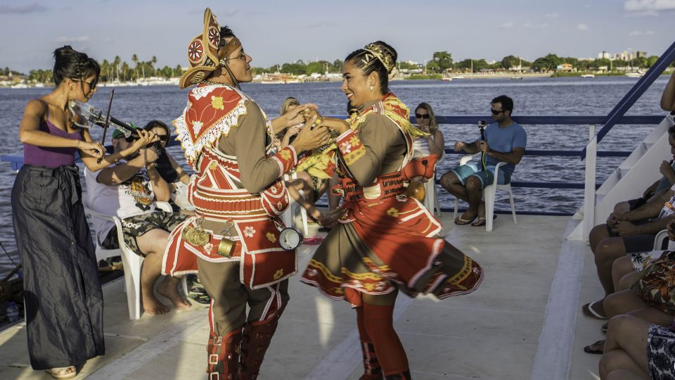 Jacare Beach Sunset Tour - Inclusions