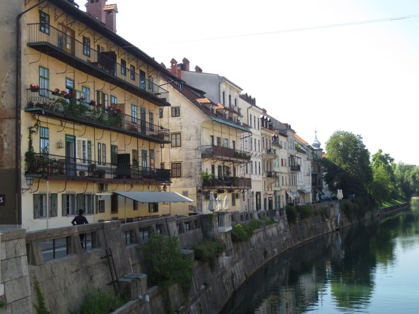 Ljubljana: Walking Tour With Licensed Guide - Tour Highlights
