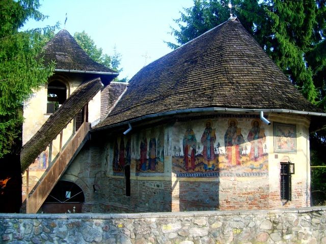 Monasteries of Curtea De Arges: Day Trip From Bucharest - Good To Know