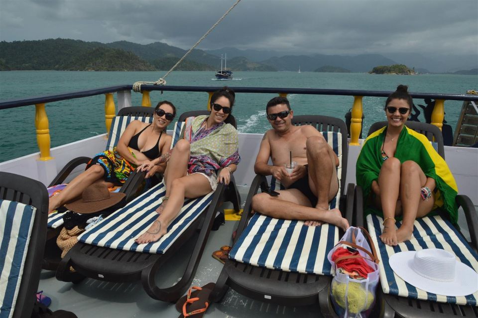Paraty Bay: Islands & Beaches Boat Tour With Snorkeling - Review Summary