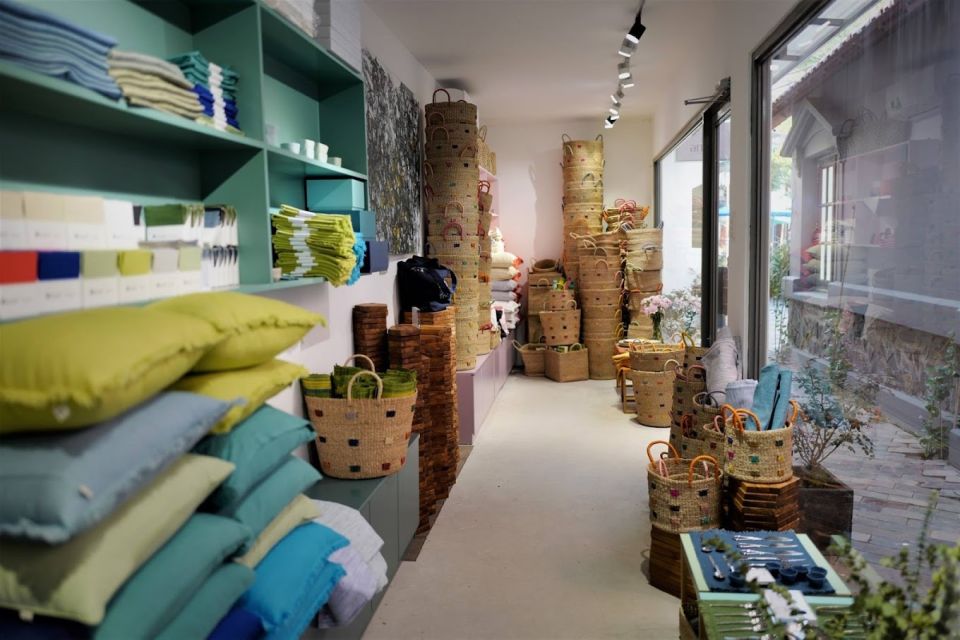 Taodien Walking & Shopping Tour Including Japanese-Speaking Guide - Good To Know