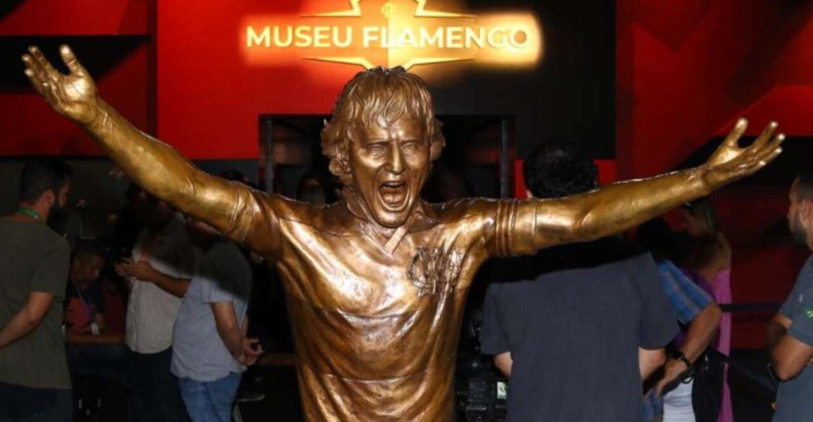 Tour Flamengo Legacy: Journey Through History and Passion - Language and Guides