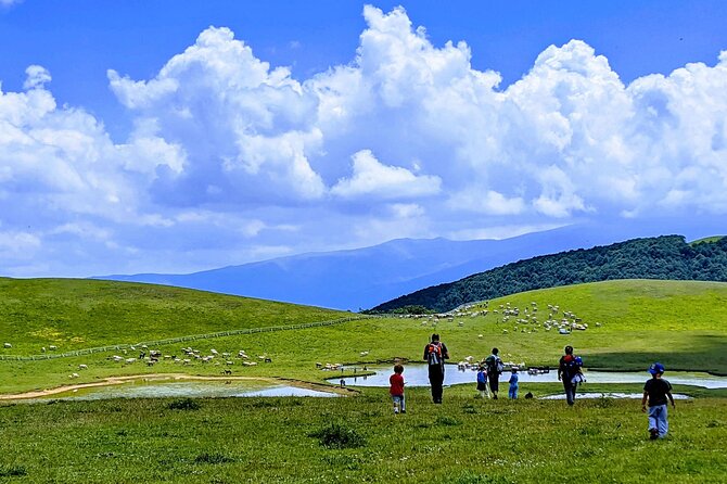 4-Hour Guided Peaceful and Relaxing Hiking Tour Around Norcia