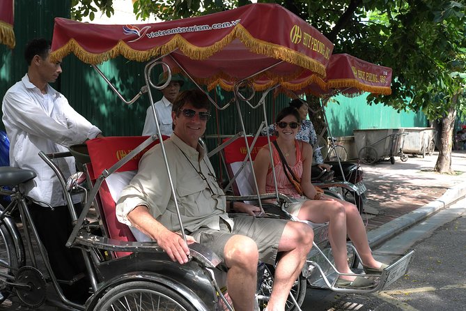 (5 Hours) 3 in 1 Special Tour: Cyclo, Street Food Tour & Foot Spa - Meeting and Pickup